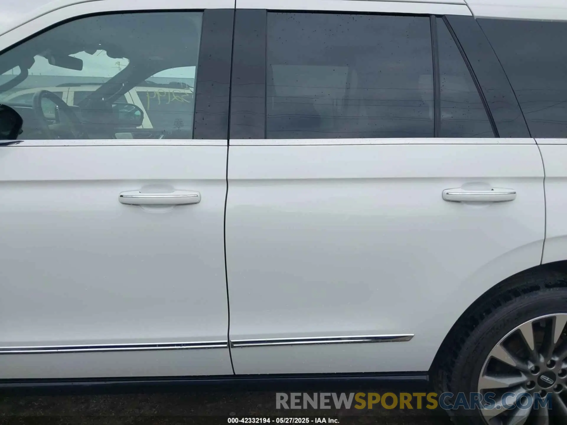 15 Photograph of a damaged car 5LMJJ2LT7LEL22136 LINCOLN NAVIGATOR 2020