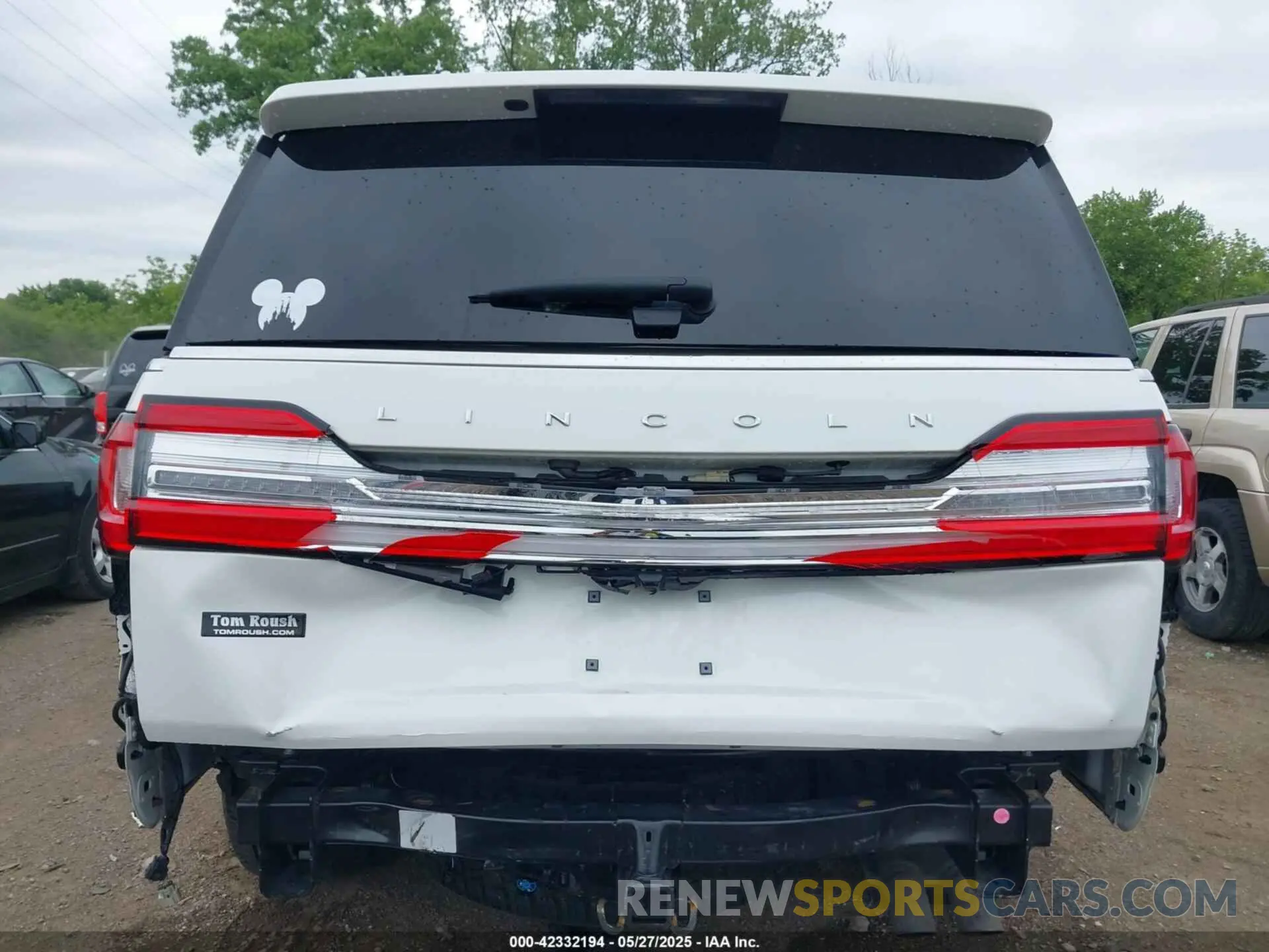 17 Photograph of a damaged car 5LMJJ2LT7LEL22136 LINCOLN NAVIGATOR 2020