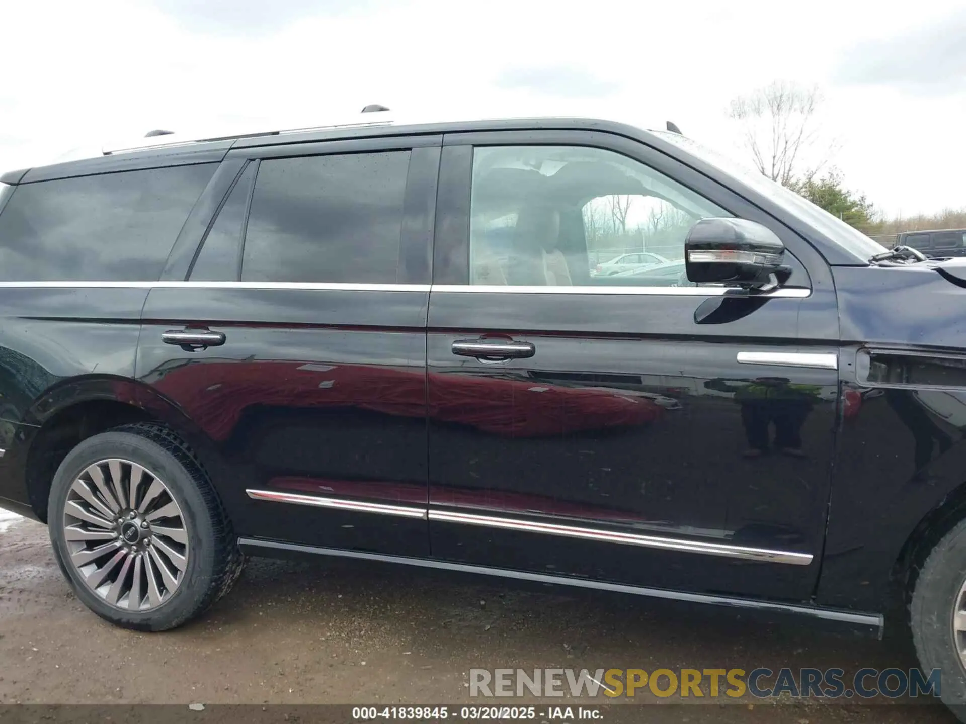 13 Photograph of a damaged car 5LMJJ2LT8LEL06284 LINCOLN NAVIGATOR 2020