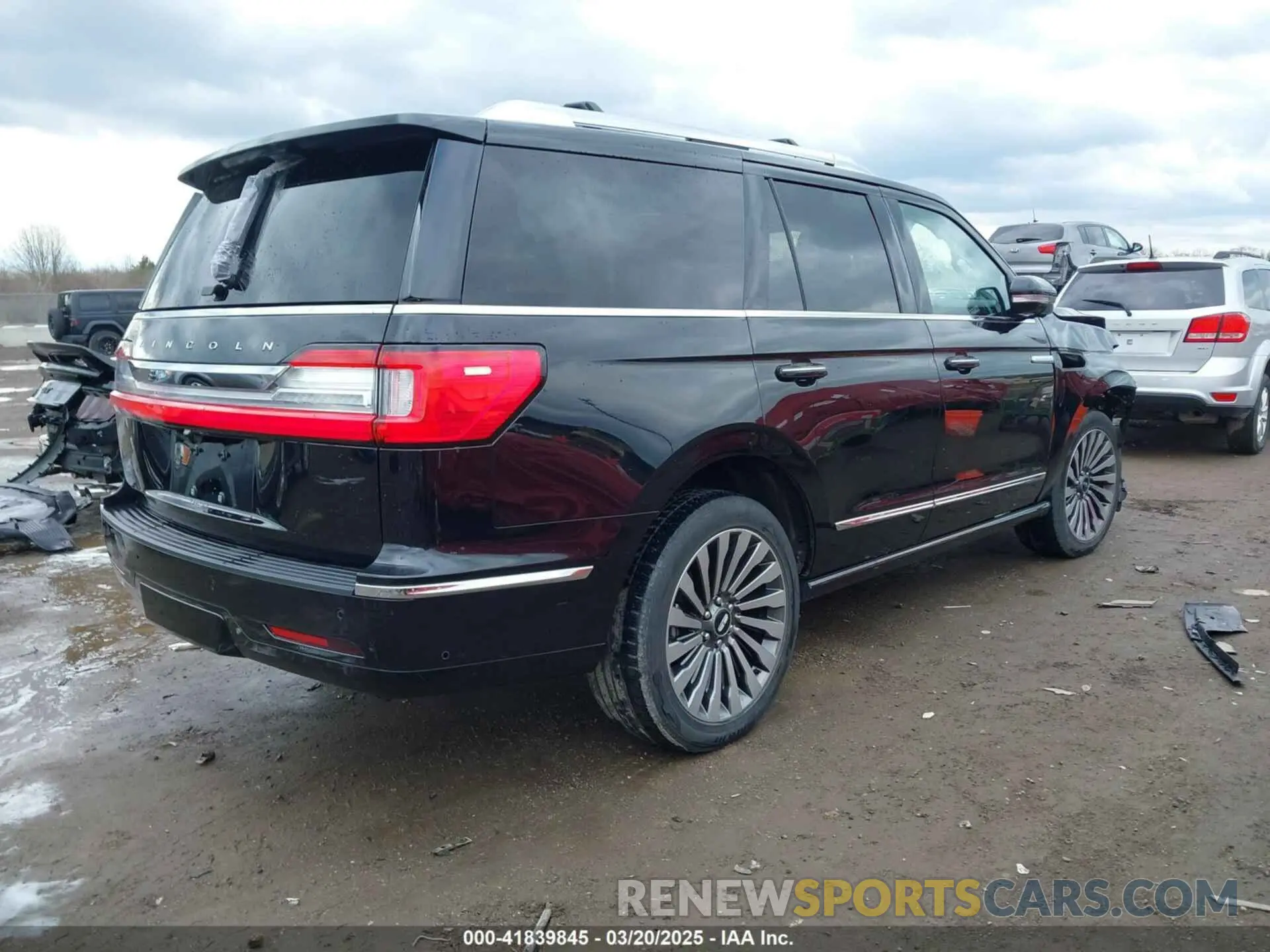 4 Photograph of a damaged car 5LMJJ2LT8LEL06284 LINCOLN NAVIGATOR 2020
