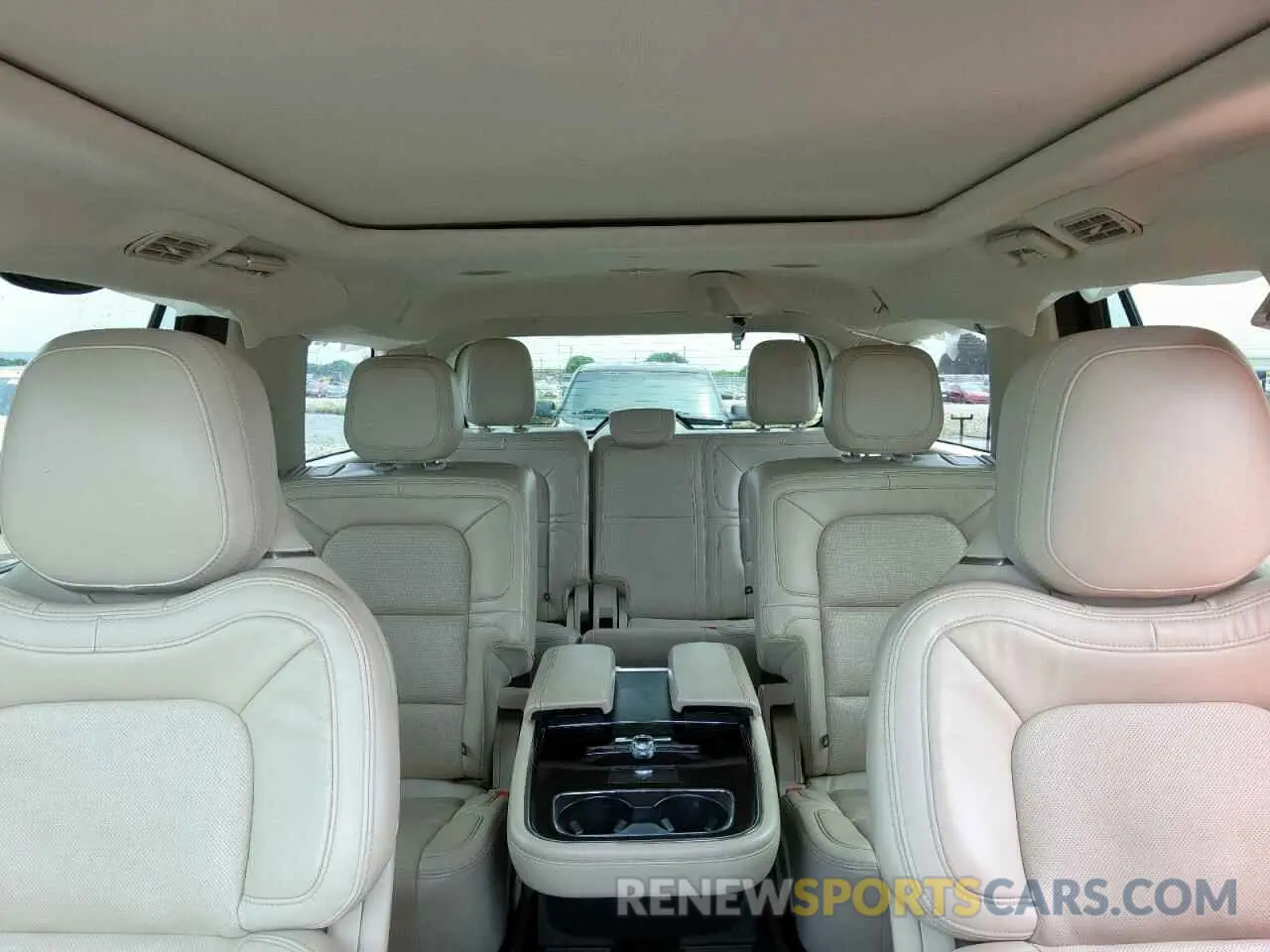 10 Photograph of a damaged car 5LMJJ2LTXLEL01023 LINCOLN NAVIGATOR 2020