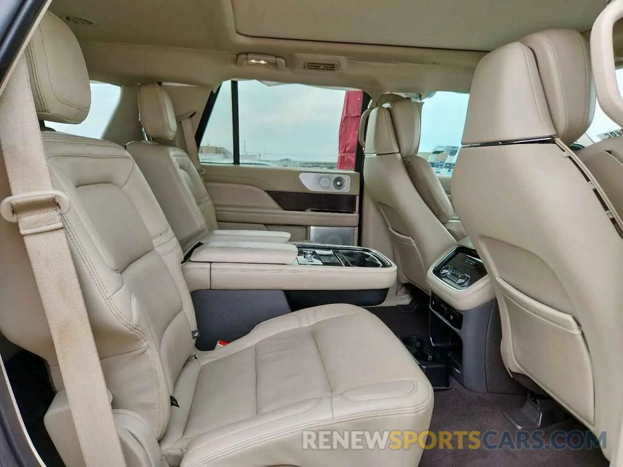 11 Photograph of a damaged car 5LMJJ2LTXLEL01023 LINCOLN NAVIGATOR 2020