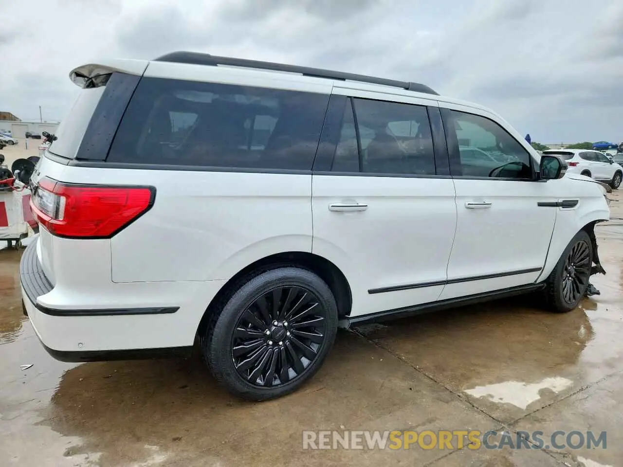 3 Photograph of a damaged car 5LMJJ2LTXLEL01023 LINCOLN NAVIGATOR 2020