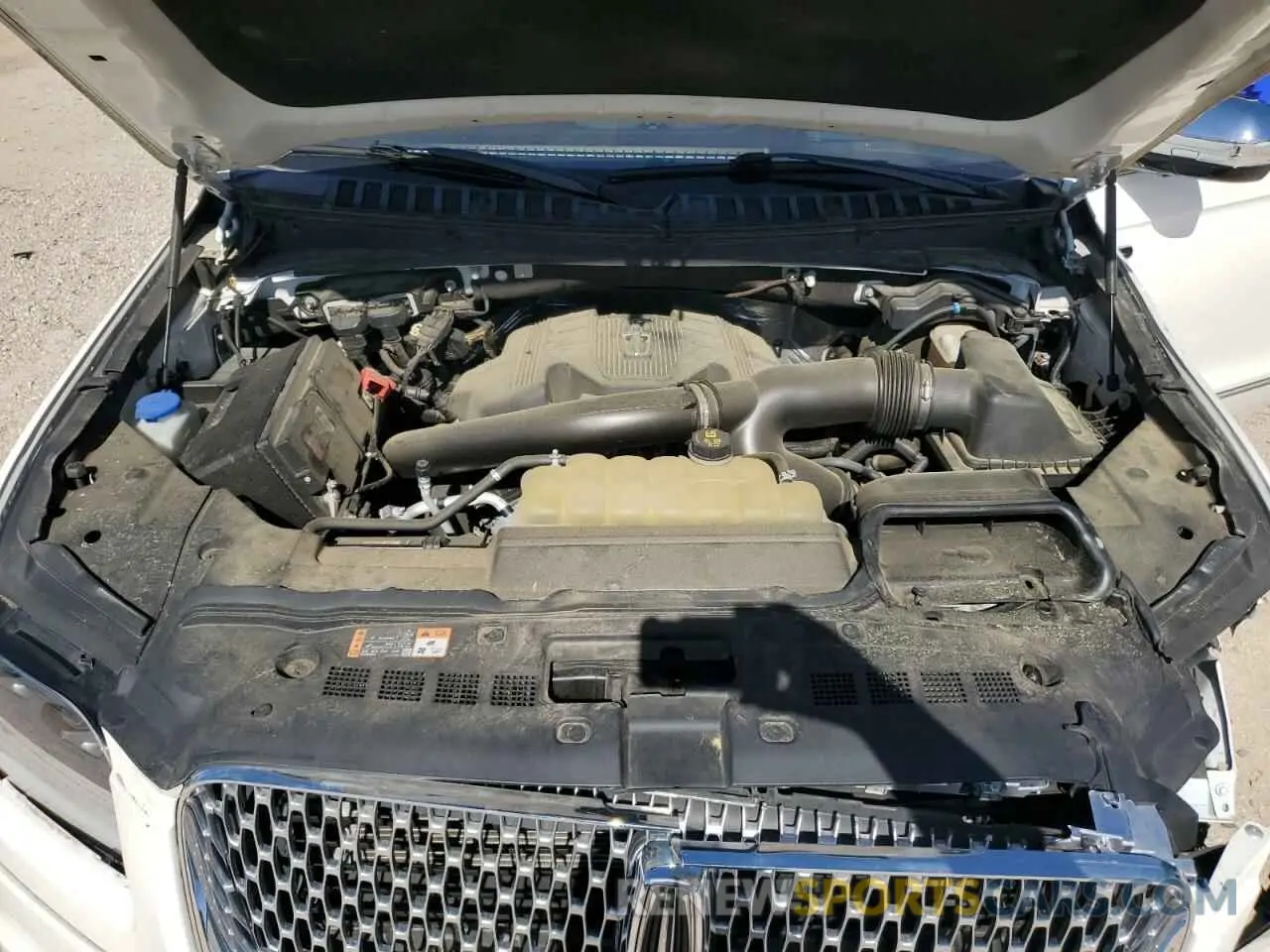 12 Photograph of a damaged car 5LMJJ2TT4LEL00935 LINCOLN NAVIGATOR 2020