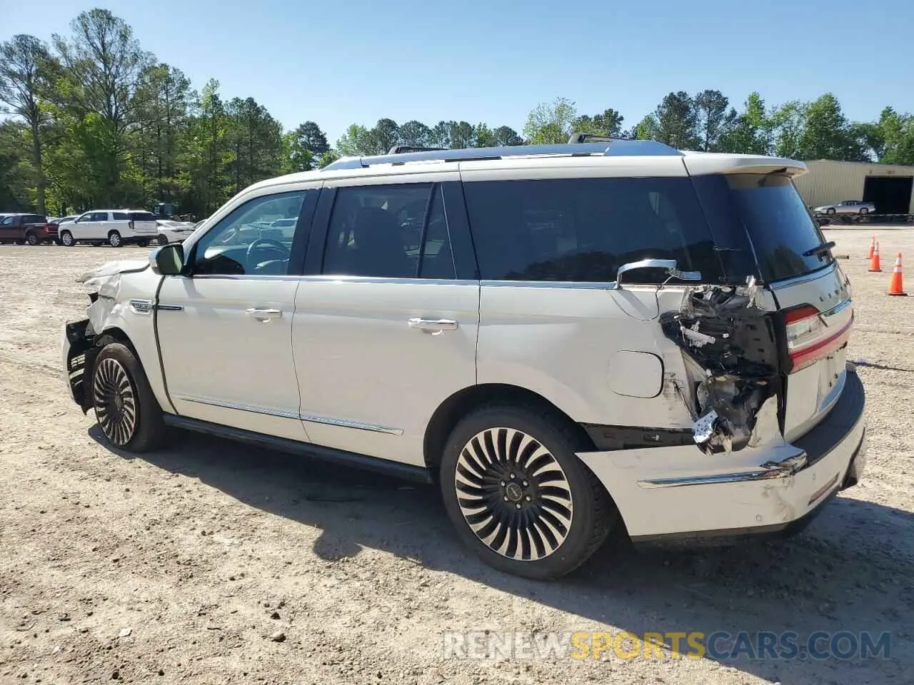 2 Photograph of a damaged car 5LMJJ2TT4LEL00935 LINCOLN NAVIGATOR 2020
