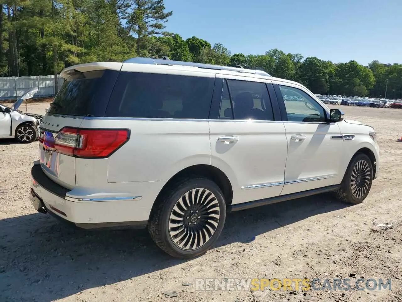 3 Photograph of a damaged car 5LMJJ2TT4LEL00935 LINCOLN NAVIGATOR 2020