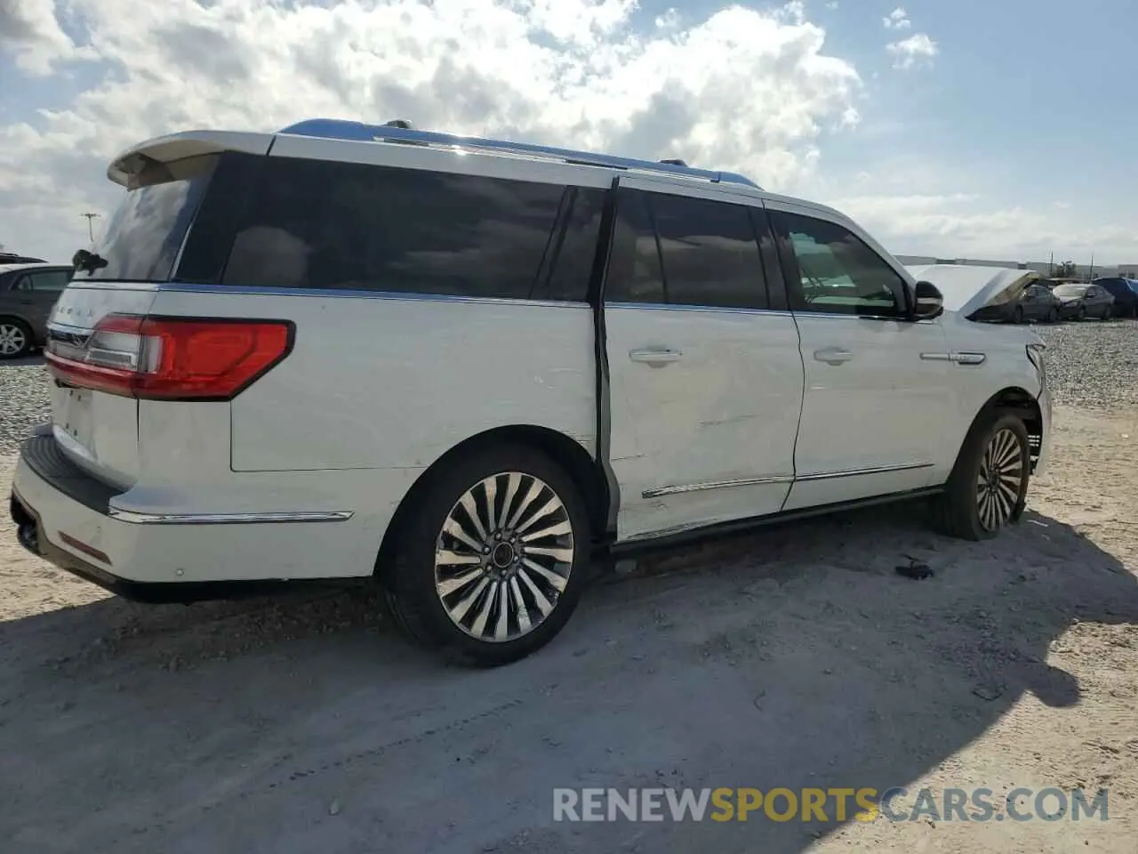 3 Photograph of a damaged car 5LMJJ3LT1LEL08044 LINCOLN NAVIGATOR 2020