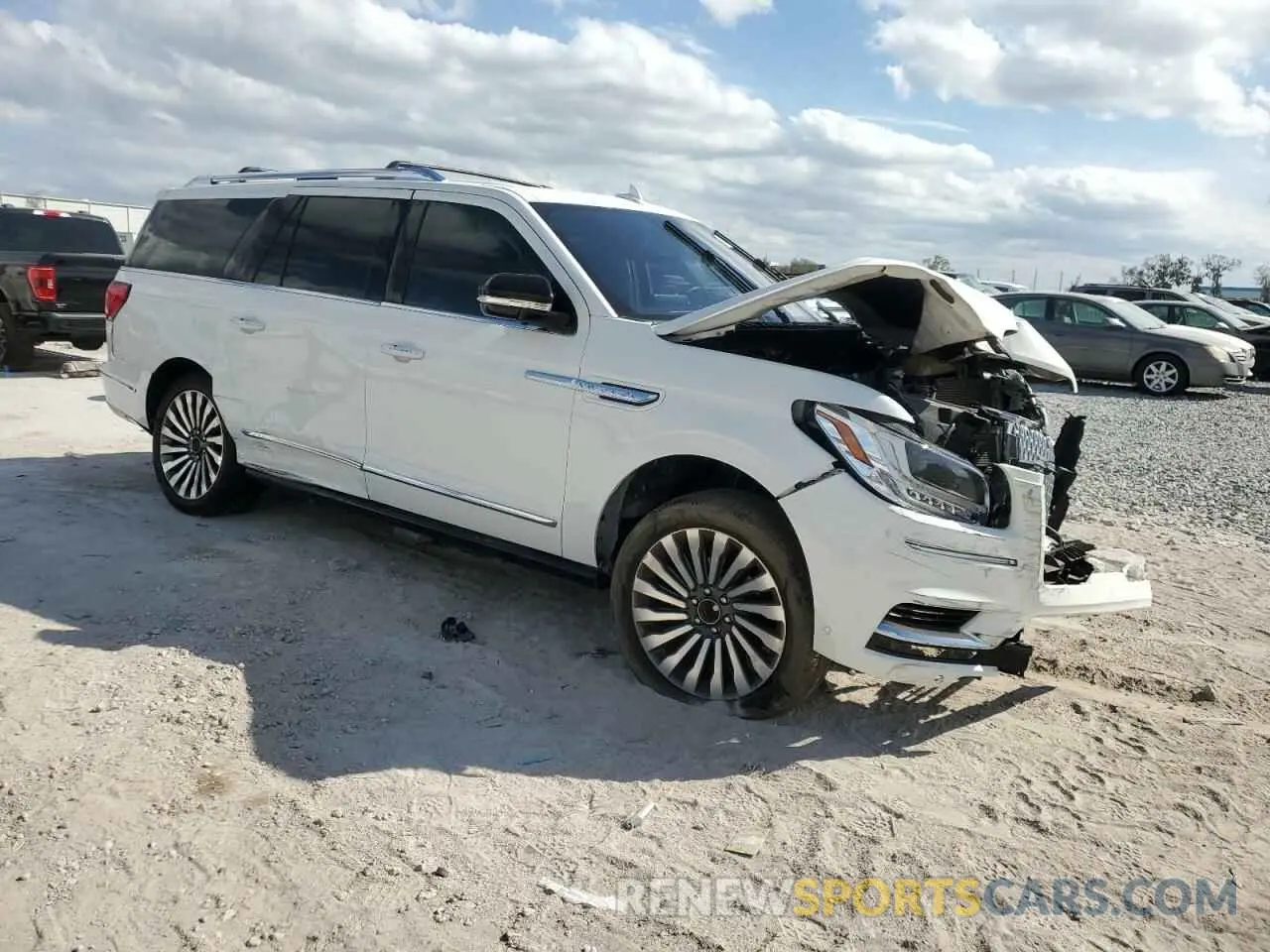 4 Photograph of a damaged car 5LMJJ3LT1LEL08044 LINCOLN NAVIGATOR 2020