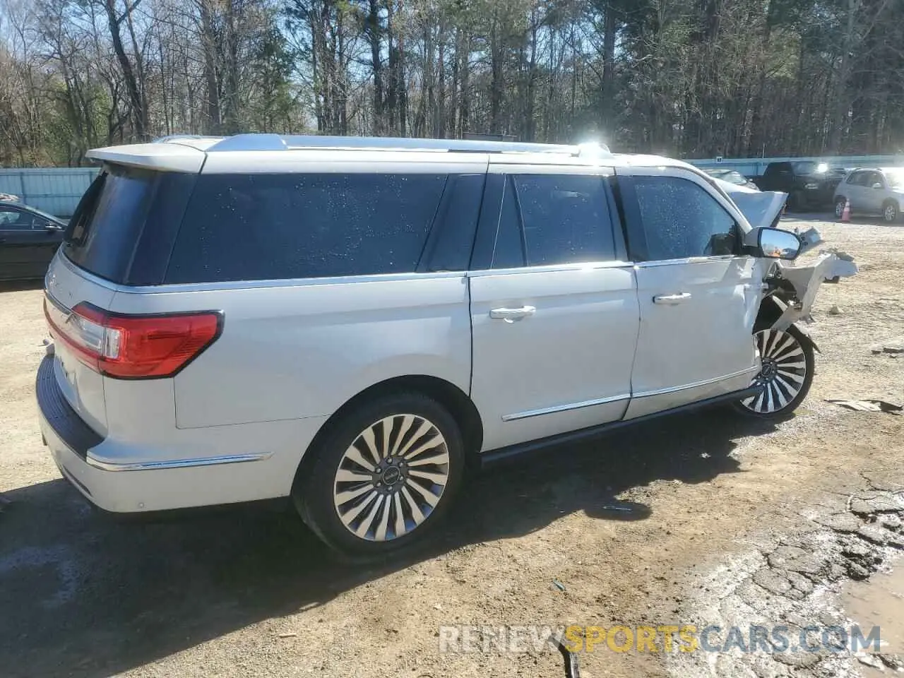 3 Photograph of a damaged car 5LMJJ3LT1LEL17438 LINCOLN NAVIGATOR 2020
