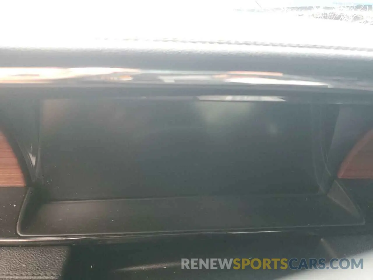 9 Photograph of a damaged car 5LMJJ3LT1LEL17438 LINCOLN NAVIGATOR 2020