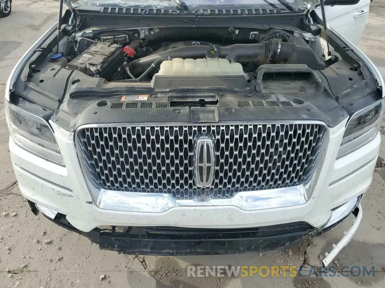 12 Photograph of a damaged car 5LMJJ3LT7LEL00661 LINCOLN NAVIGATOR 2020