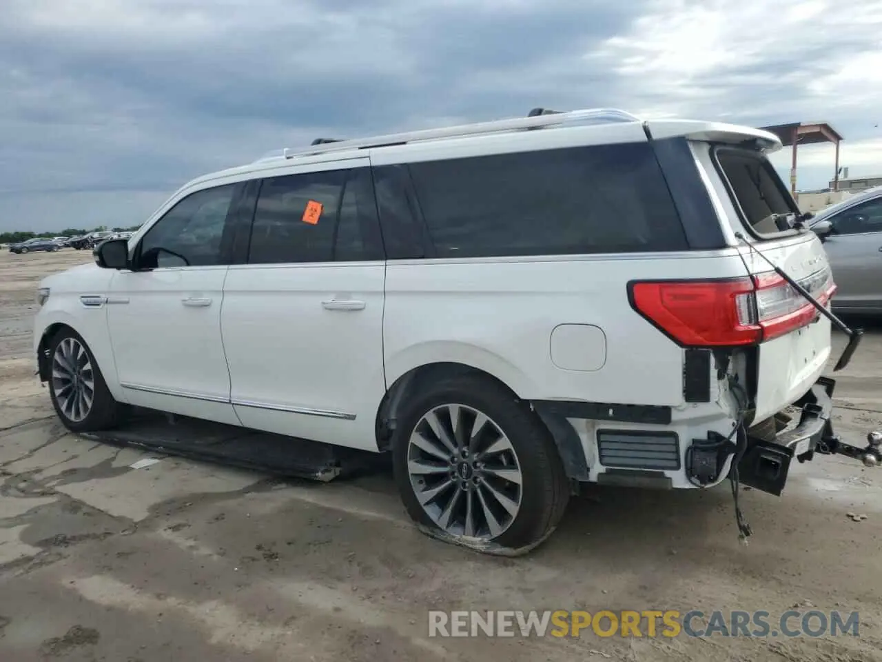 2 Photograph of a damaged car 5LMJJ3LT7LEL00661 LINCOLN NAVIGATOR 2020