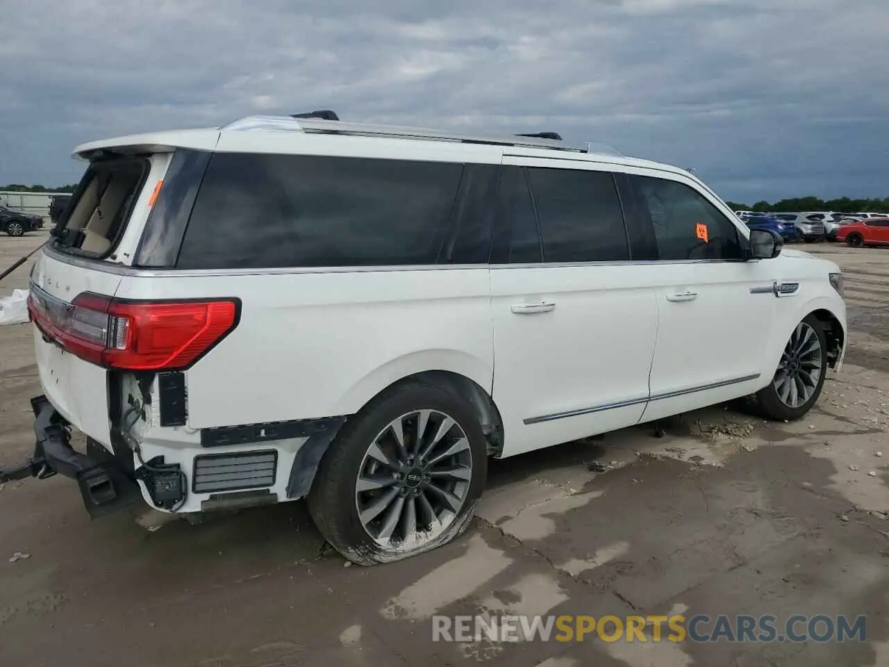 3 Photograph of a damaged car 5LMJJ3LT7LEL00661 LINCOLN NAVIGATOR 2020