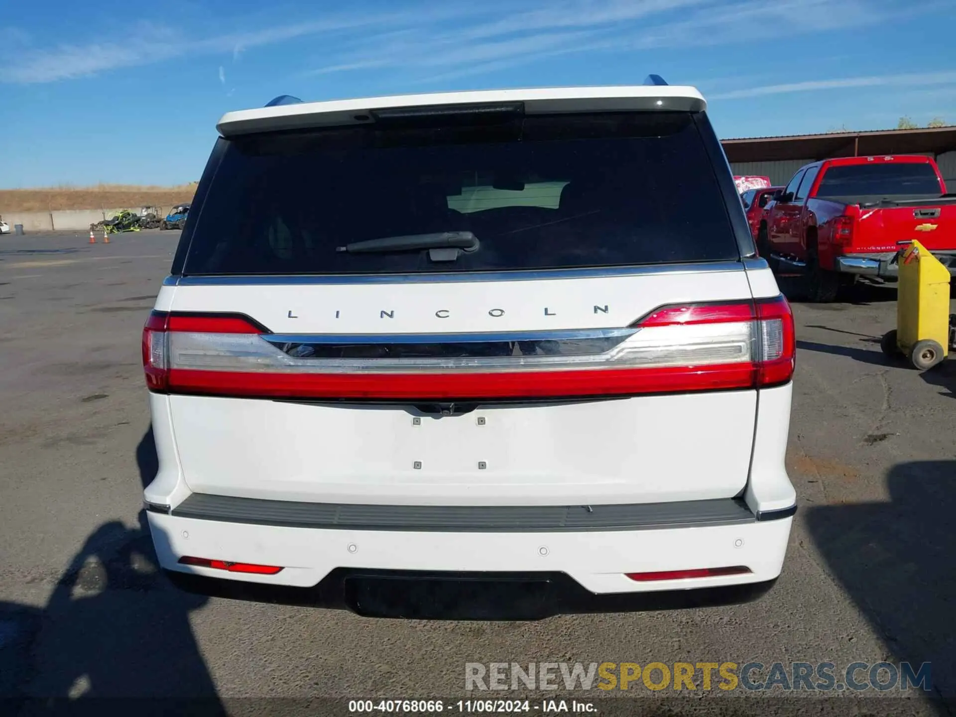 17 Photograph of a damaged car 5LMJJ3LT9LEL11872 LINCOLN NAVIGATOR 2020