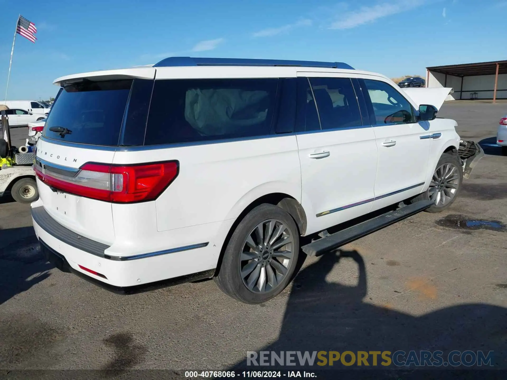 4 Photograph of a damaged car 5LMJJ3LT9LEL11872 LINCOLN NAVIGATOR 2020