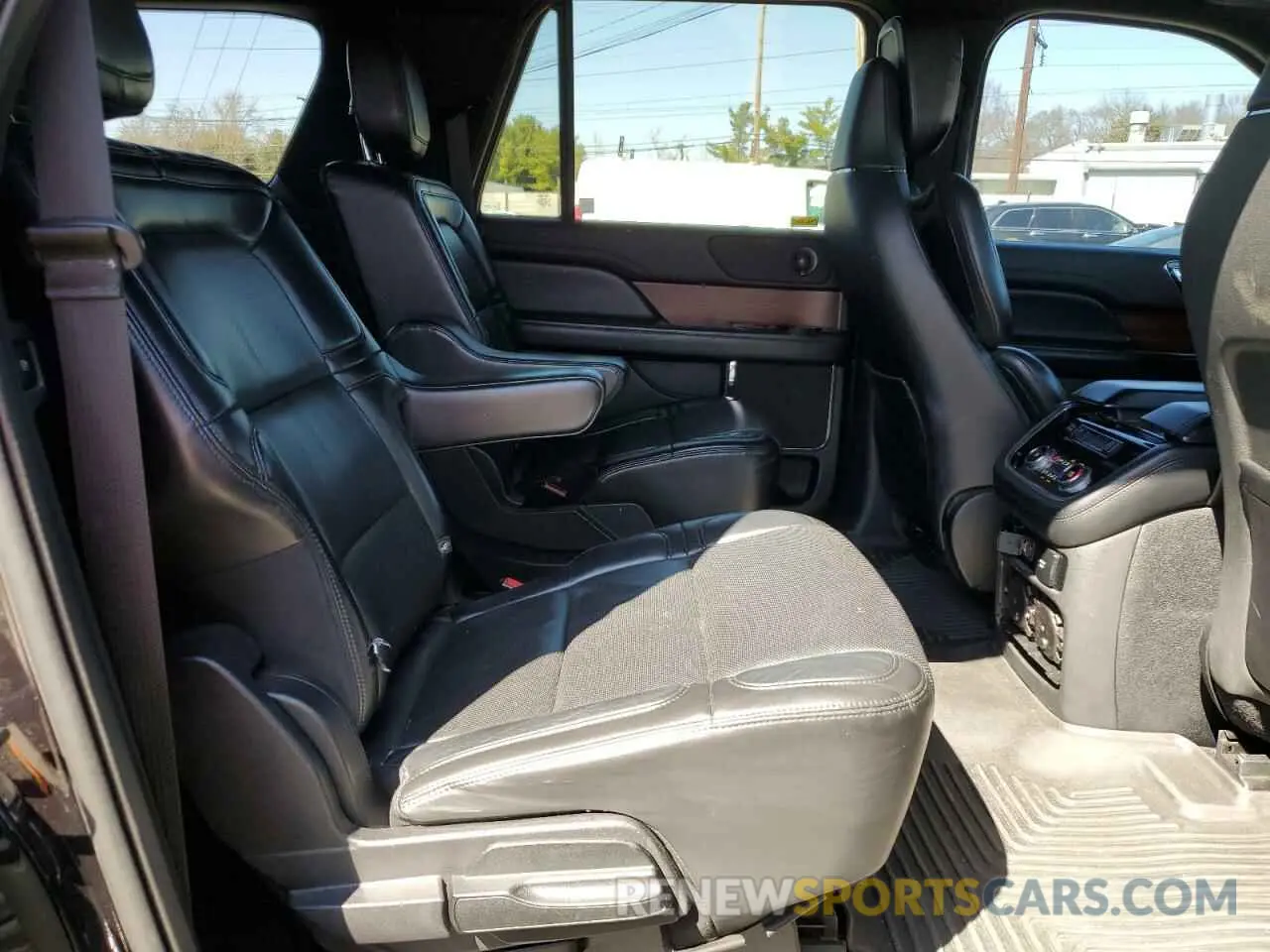 11 Photograph of a damaged car 5LMJJ3LTXLEL01870 LINCOLN NAVIGATOR 2020