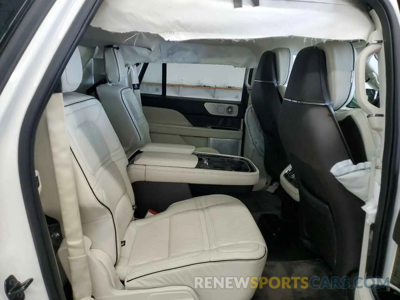 11 Photograph of a damaged car 5LMJJ3TT5LEL23937 LINCOLN NAVIGATOR 2020