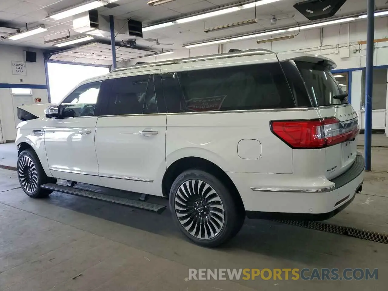 2 Photograph of a damaged car 5LMJJ3TT5LEL23937 LINCOLN NAVIGATOR 2020