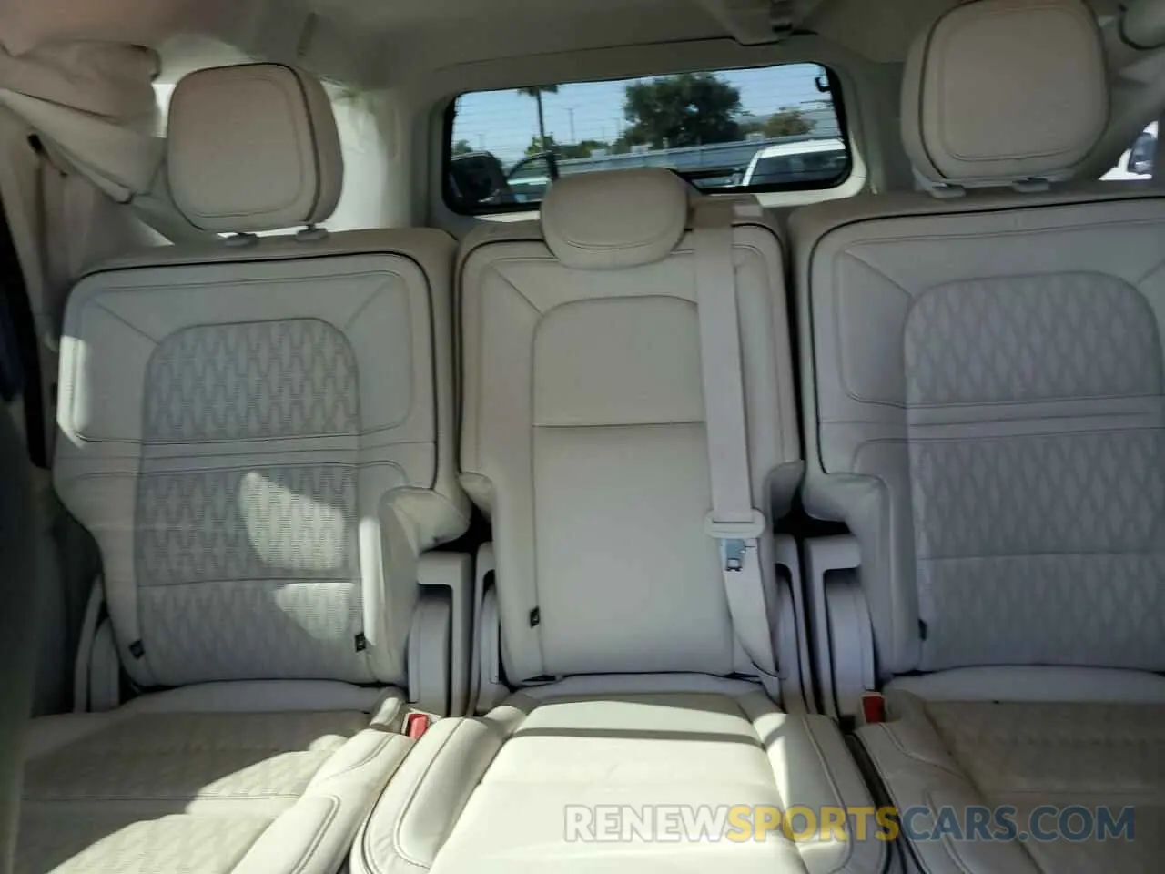 10 Photograph of a damaged car 5LMJJ3TT8LEL23124 LINCOLN NAVIGATOR 2020