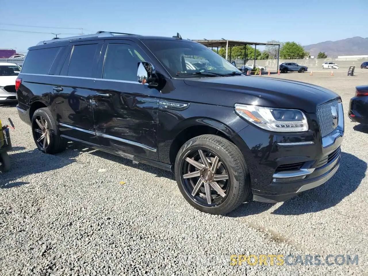 4 Photograph of a damaged car 5LMJJ3TT8LEL23124 LINCOLN NAVIGATOR 2020