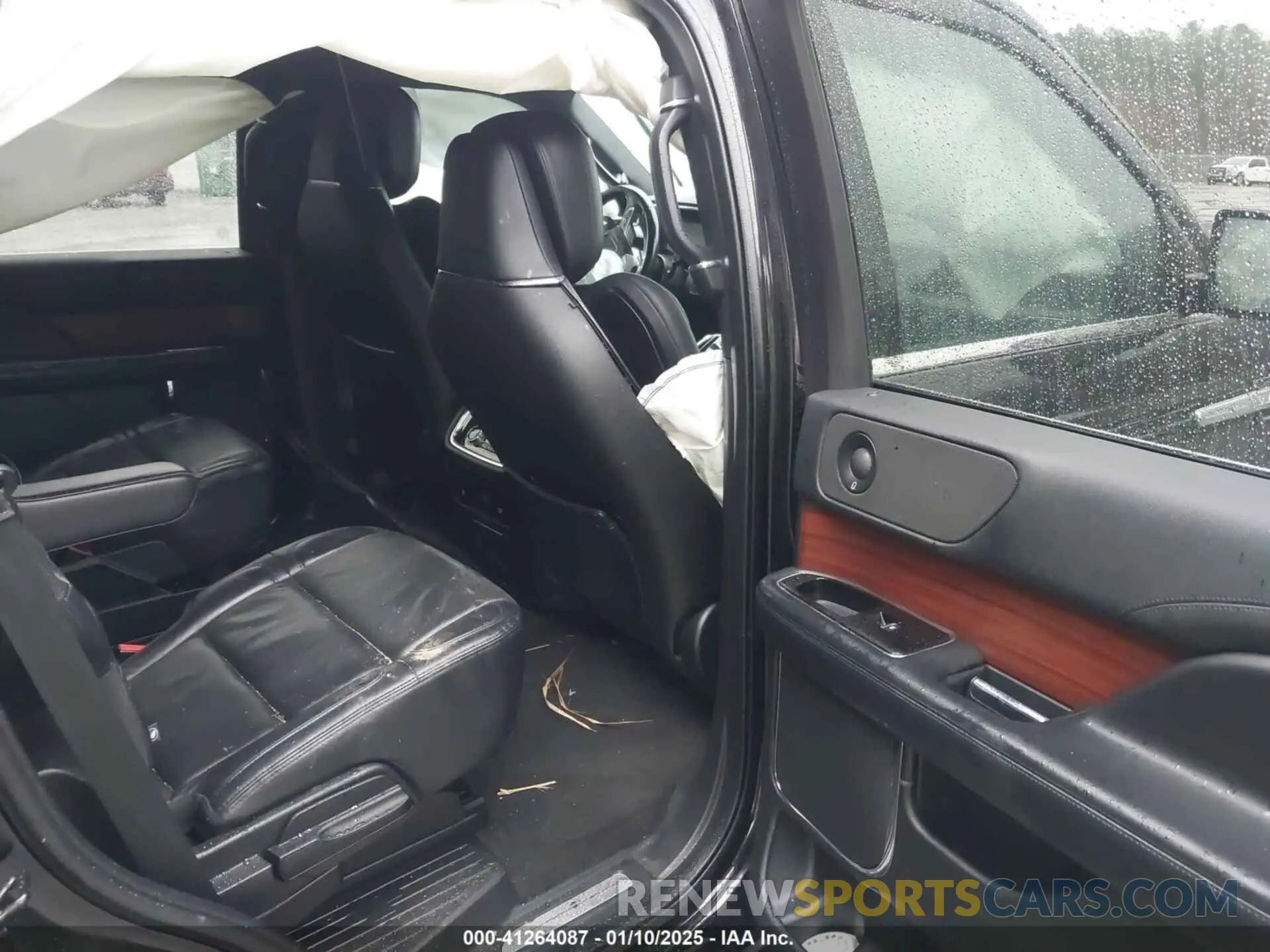 8 Photograph of a damaged car 5LMJJ2KT3MEL04980 LINCOLN NAVIGATOR 2021