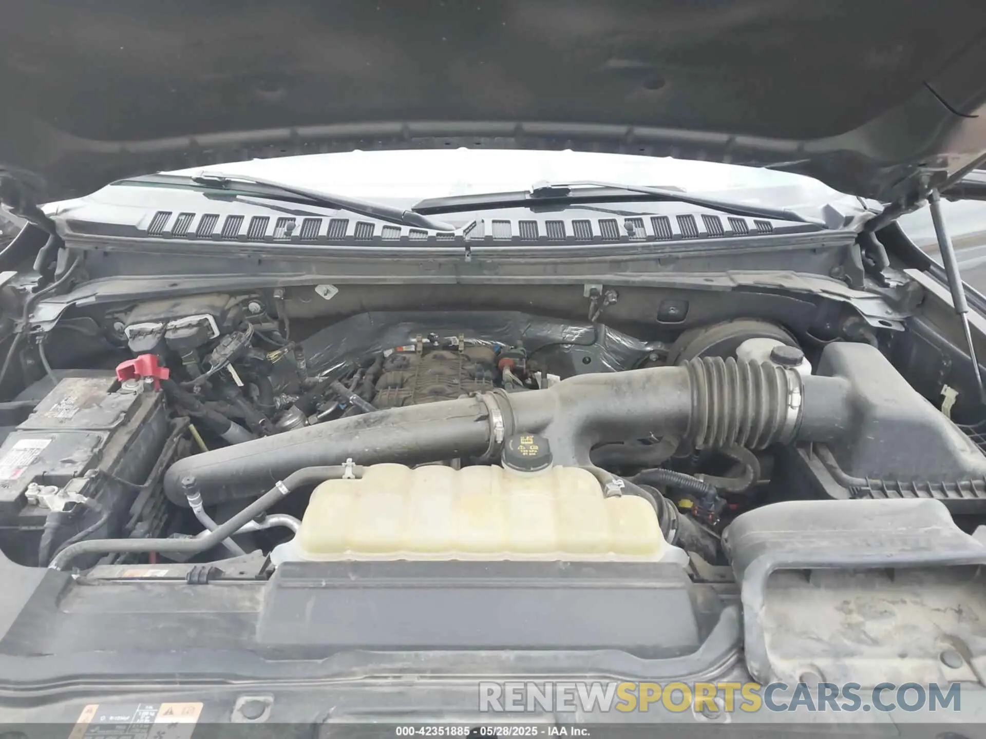10 Photograph of a damaged car 5LMJJ2KT7MEL07459 LINCOLN NAVIGATOR 2021
