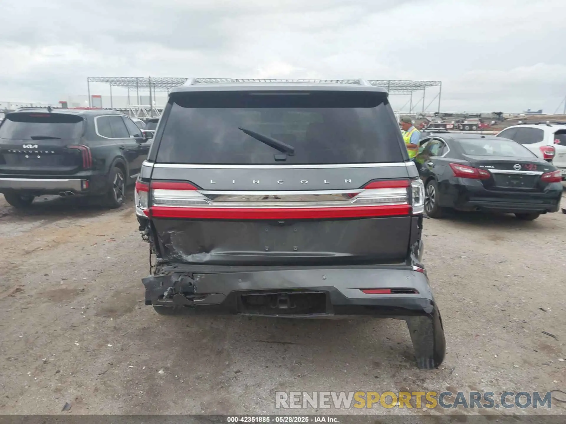 16 Photograph of a damaged car 5LMJJ2KT7MEL07459 LINCOLN NAVIGATOR 2021