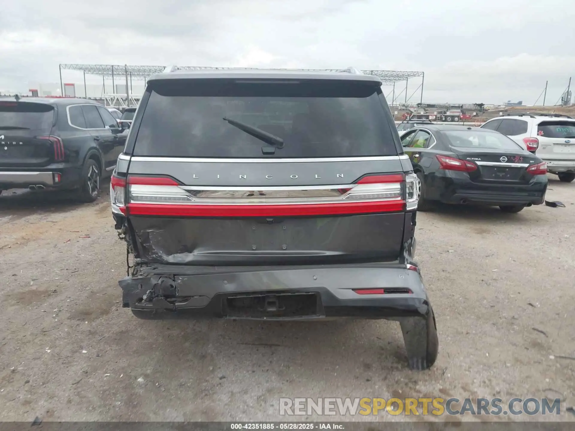 6 Photograph of a damaged car 5LMJJ2KT7MEL07459 LINCOLN NAVIGATOR 2021
