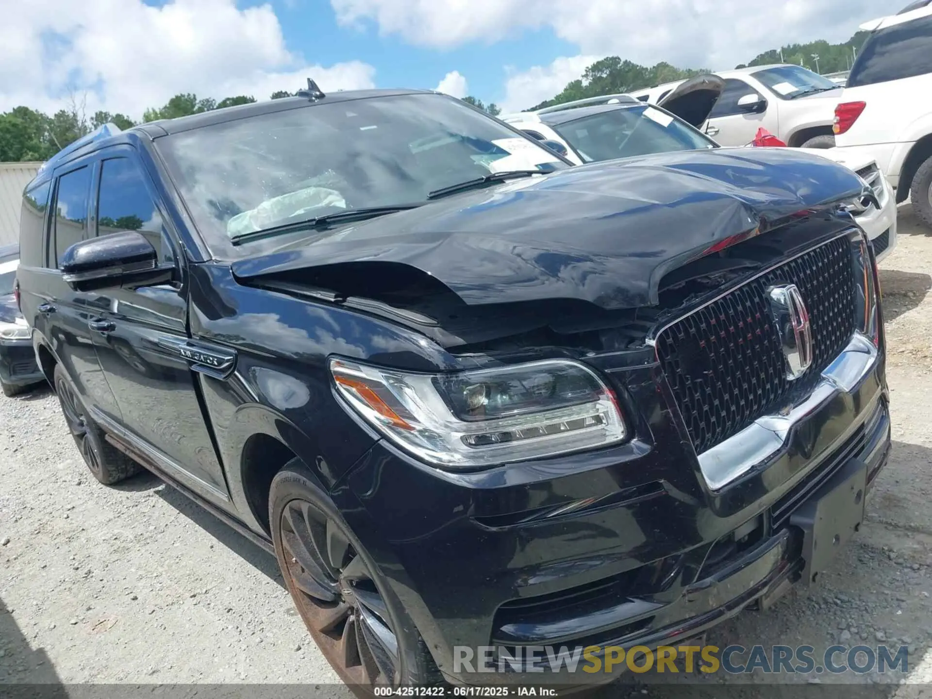 1 Photograph of a damaged car 5LMJJ2LT1MEL13840 LINCOLN NAVIGATOR 2021
