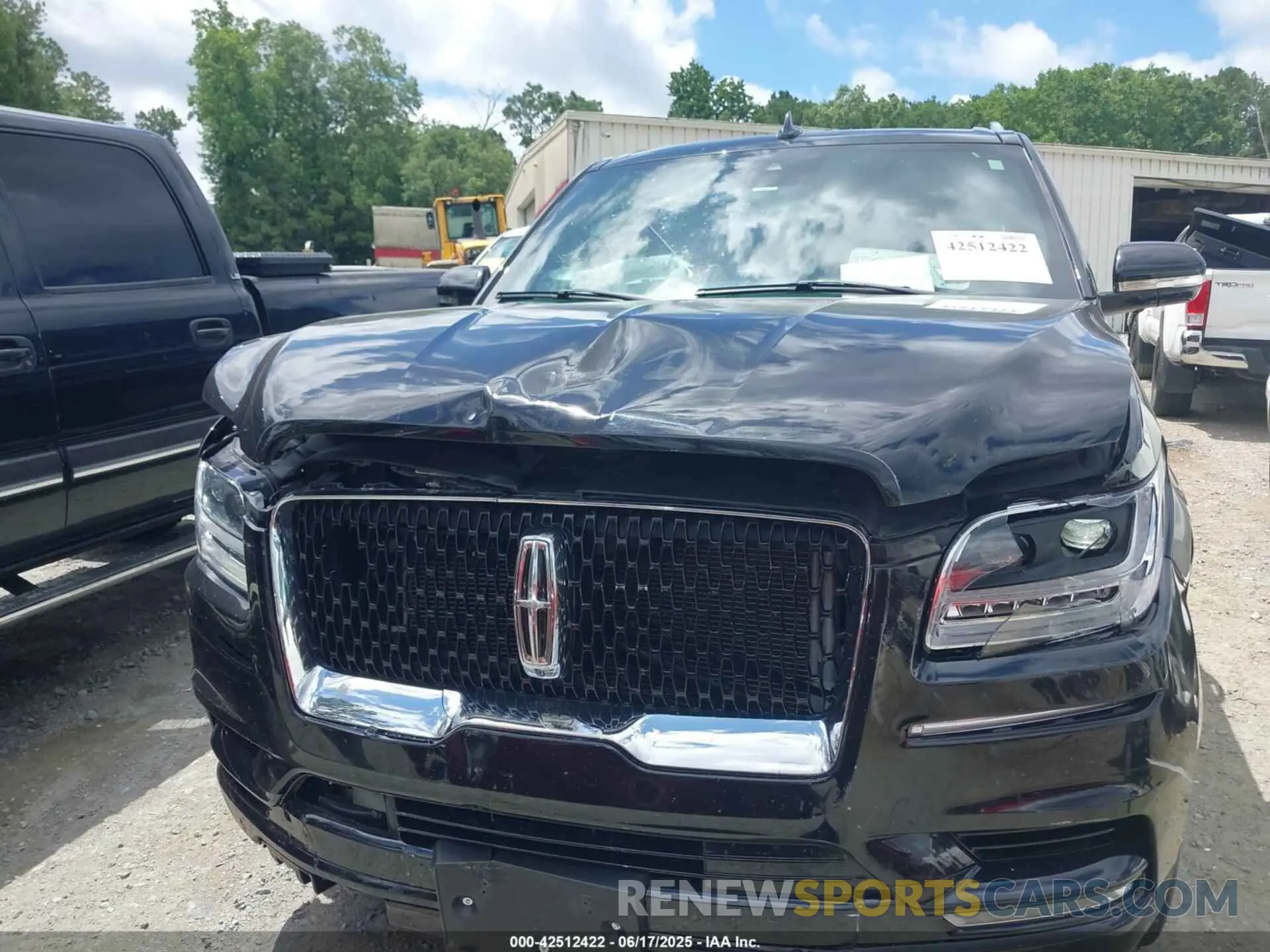 12 Photograph of a damaged car 5LMJJ2LT1MEL13840 LINCOLN NAVIGATOR 2021