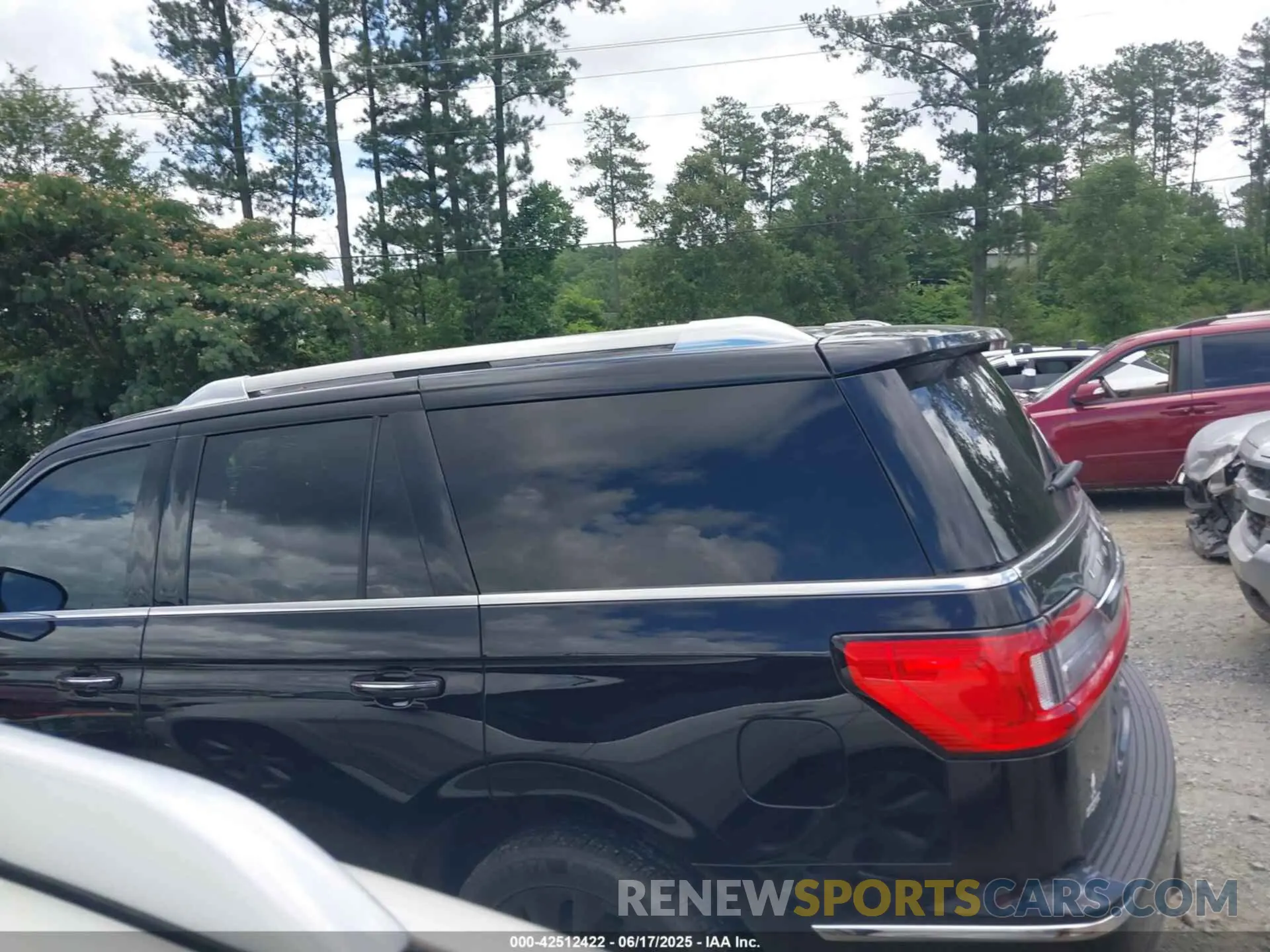 14 Photograph of a damaged car 5LMJJ2LT1MEL13840 LINCOLN NAVIGATOR 2021