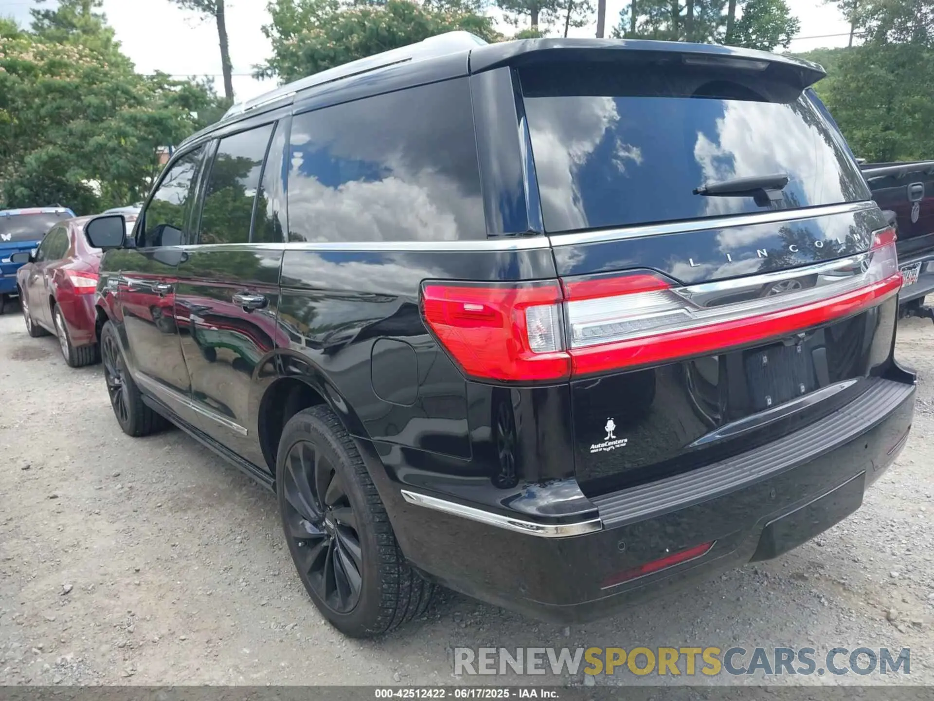 3 Photograph of a damaged car 5LMJJ2LT1MEL13840 LINCOLN NAVIGATOR 2021
