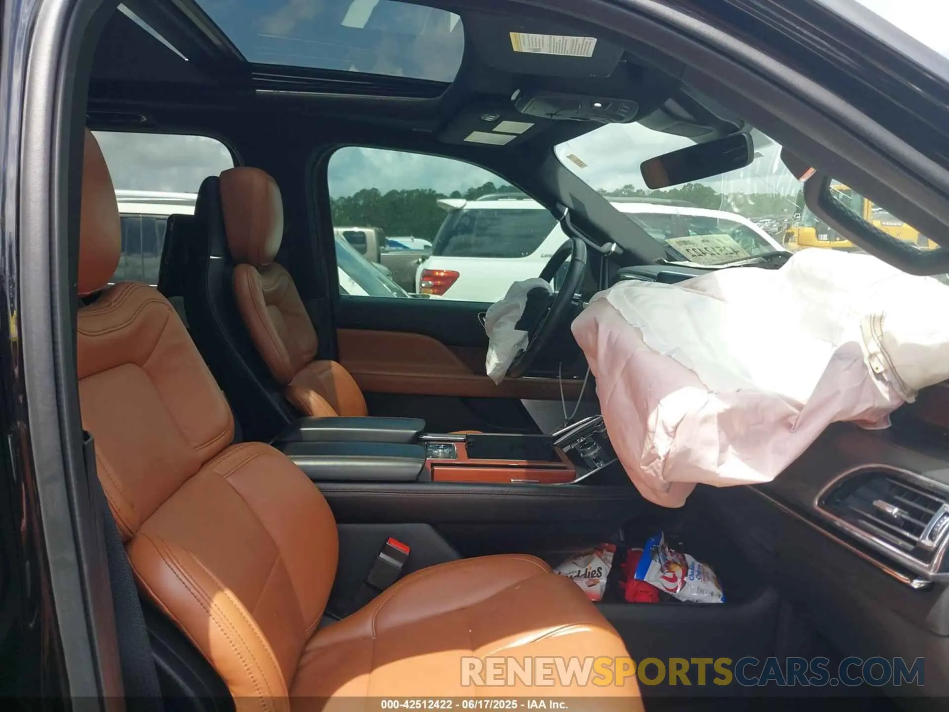 5 Photograph of a damaged car 5LMJJ2LT1MEL13840 LINCOLN NAVIGATOR 2021