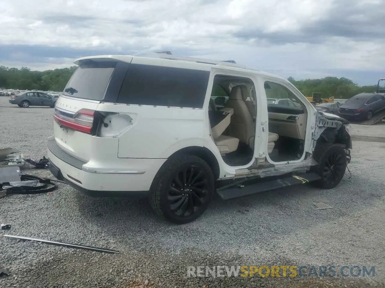 3 Photograph of a damaged car 5LMJJ2LT1MEL20447 LINCOLN NAVIGATOR 2021