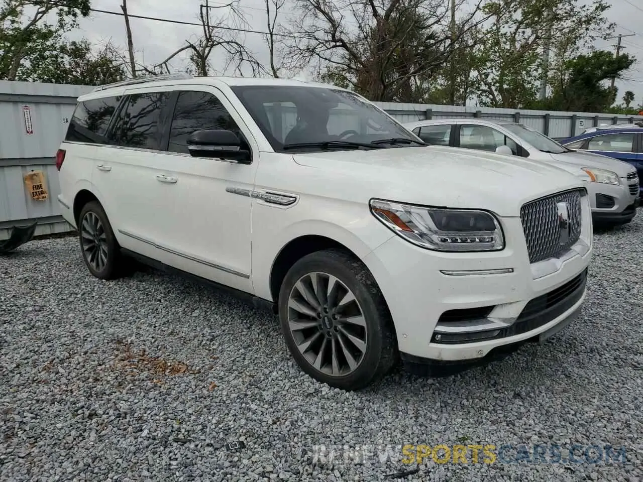 4 Photograph of a damaged car 5LMJJ2LT2MEL07612 LINCOLN NAVIGATOR 2021