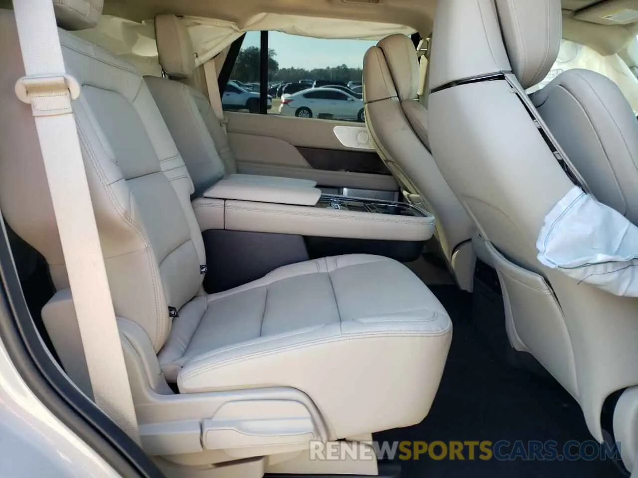 12 Photograph of a damaged car 5LMJJ2LT2MEL11448 LINCOLN NAVIGATOR 2021