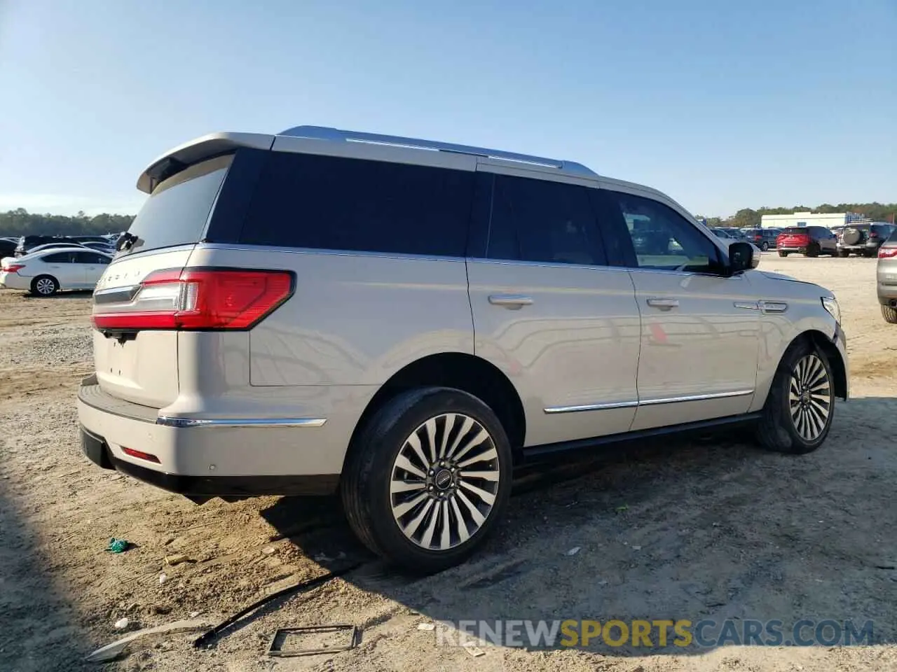 3 Photograph of a damaged car 5LMJJ2LT2MEL11448 LINCOLN NAVIGATOR 2021