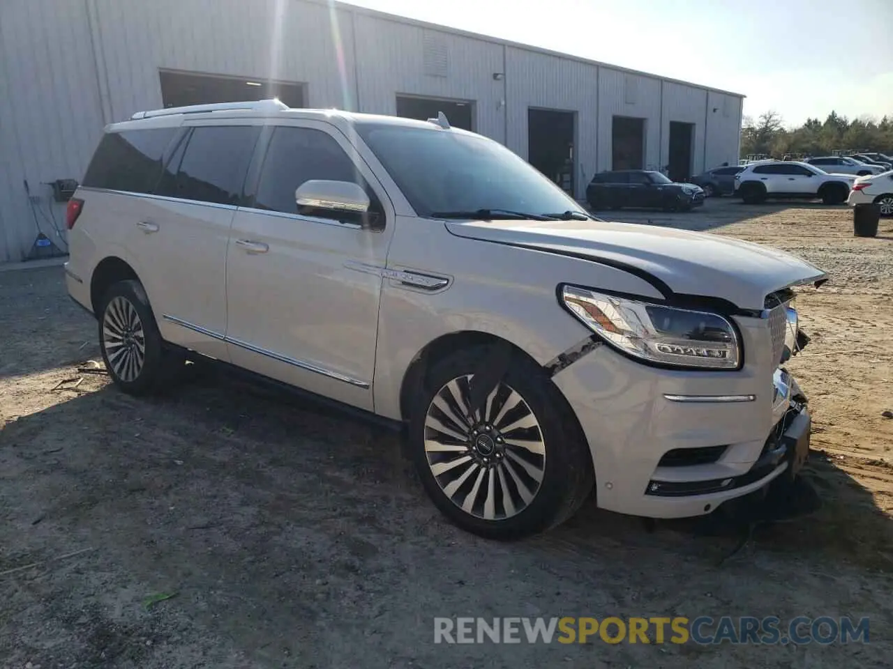 4 Photograph of a damaged car 5LMJJ2LT2MEL11448 LINCOLN NAVIGATOR 2021