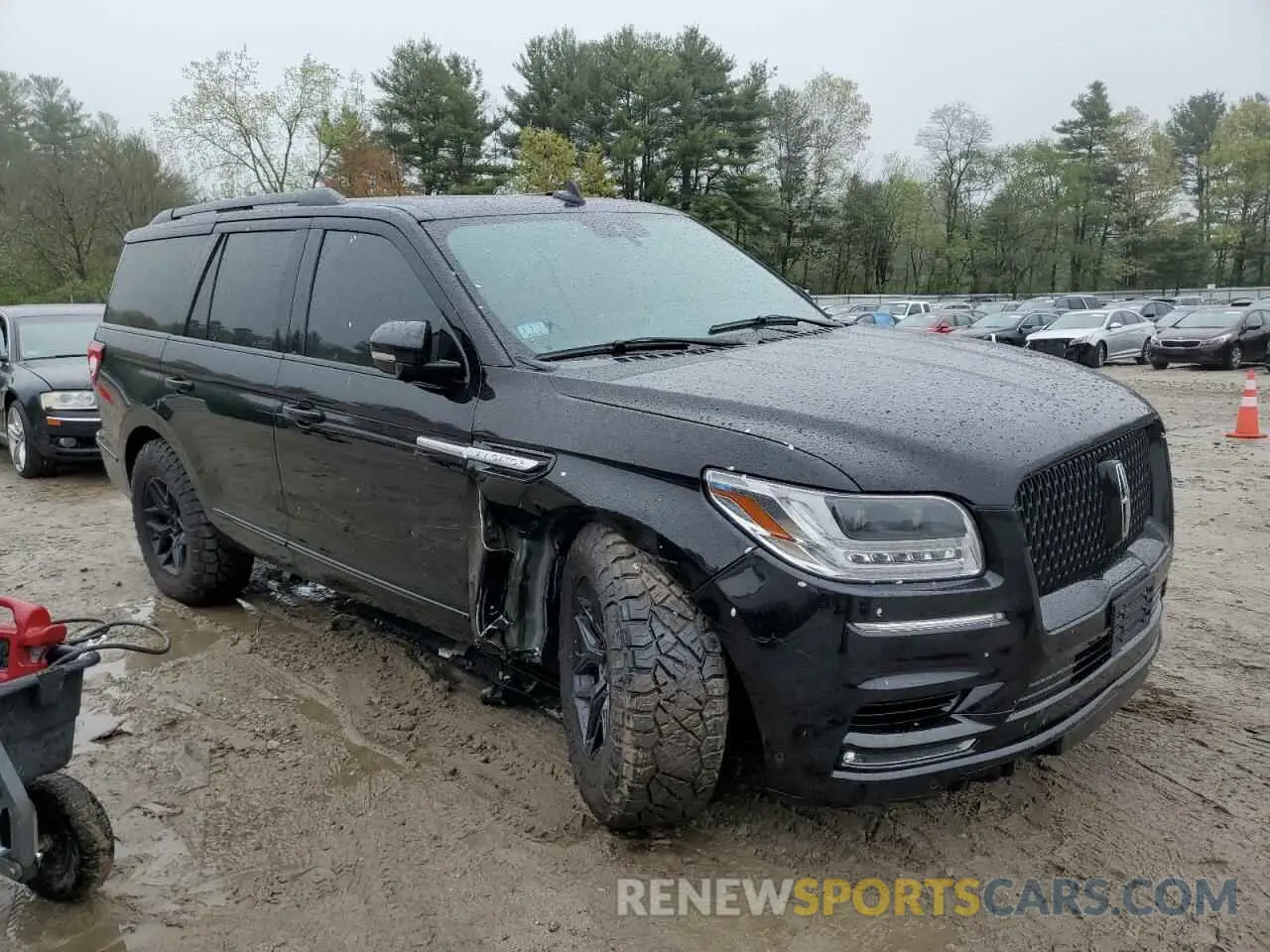 4 Photograph of a damaged car 5LMJJ2LT4MEL02895 LINCOLN NAVIGATOR 2021