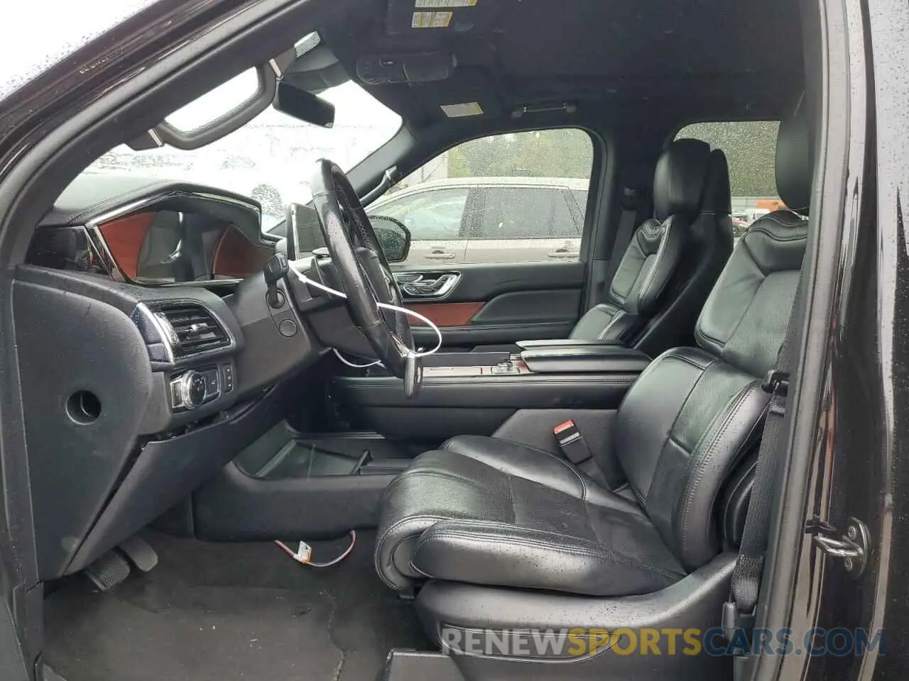 7 Photograph of a damaged car 5LMJJ2LT4MEL02895 LINCOLN NAVIGATOR 2021