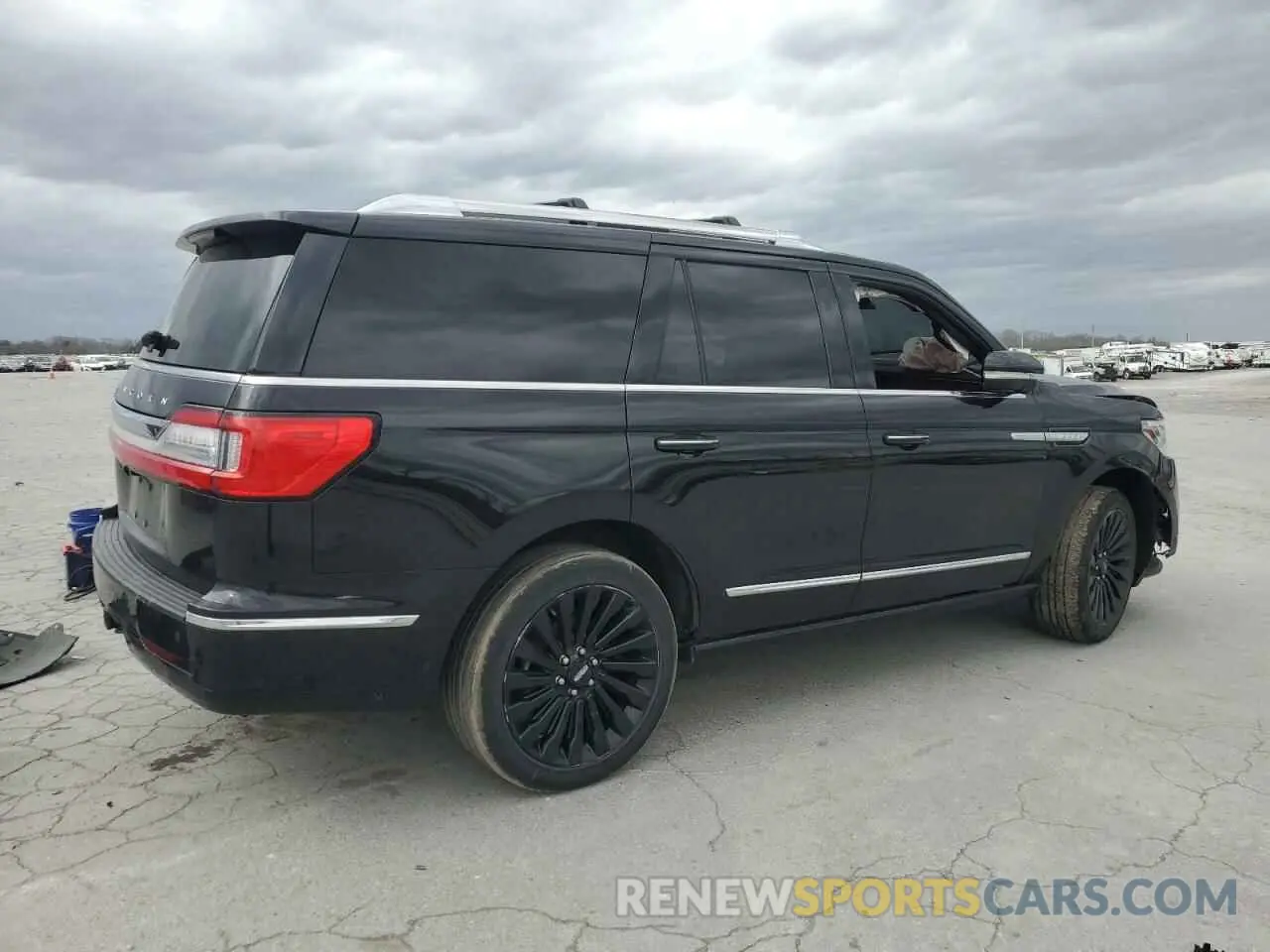 3 Photograph of a damaged car 5LMJJ2LT4MEL11287 LINCOLN NAVIGATOR 2021