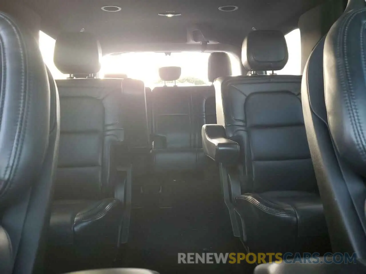 10 Photograph of a damaged car 5LMJJ2LT5MEL01433 LINCOLN NAVIGATOR 2021