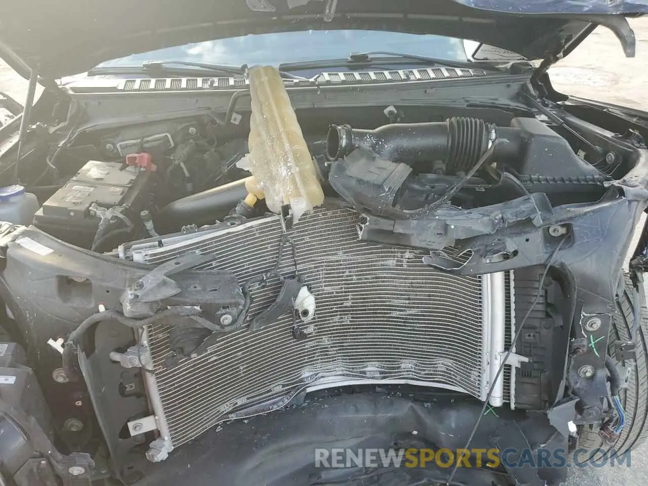 12 Photograph of a damaged car 5LMJJ2LT5MEL01433 LINCOLN NAVIGATOR 2021