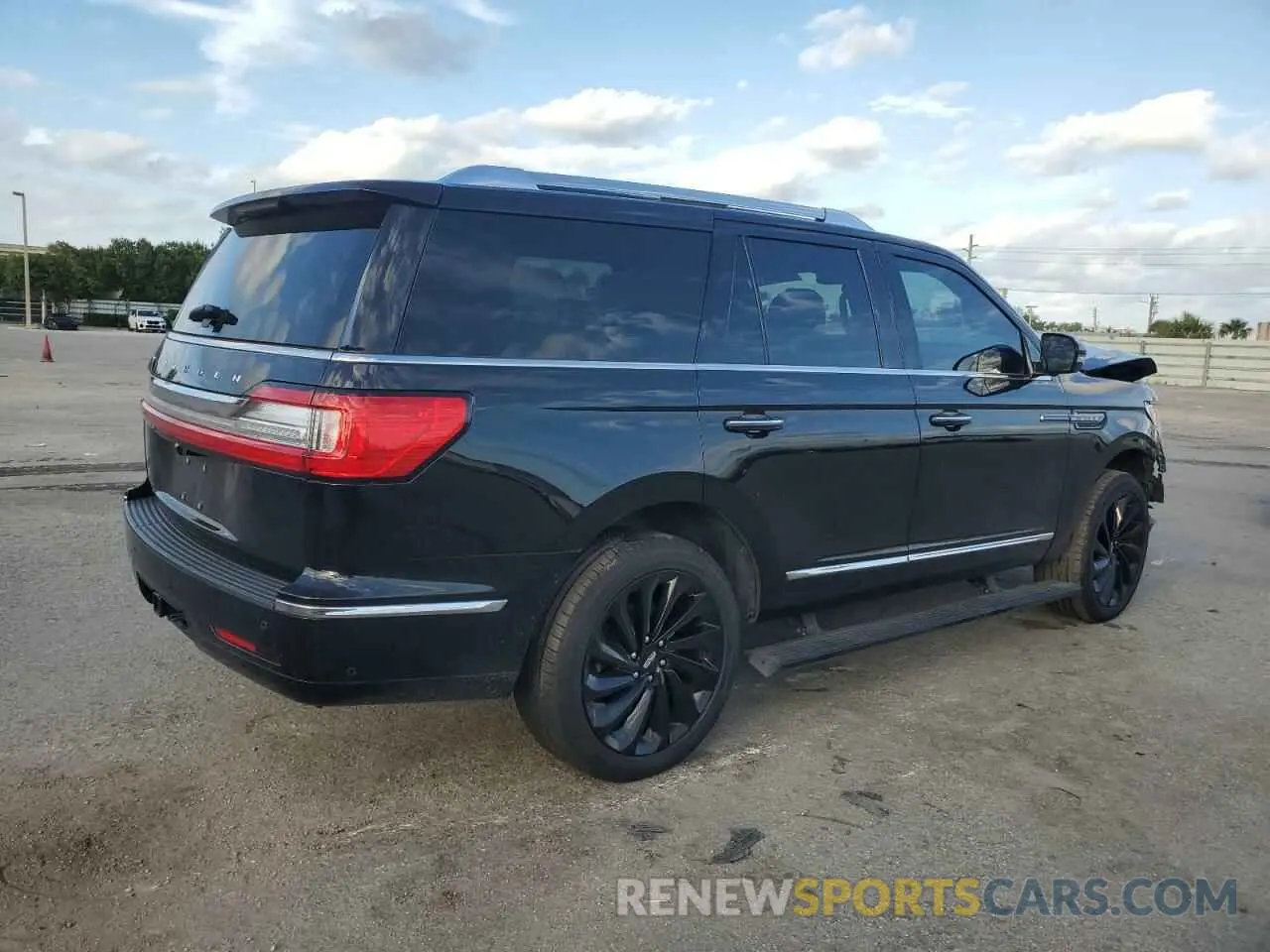 3 Photograph of a damaged car 5LMJJ2LT5MEL01433 LINCOLN NAVIGATOR 2021