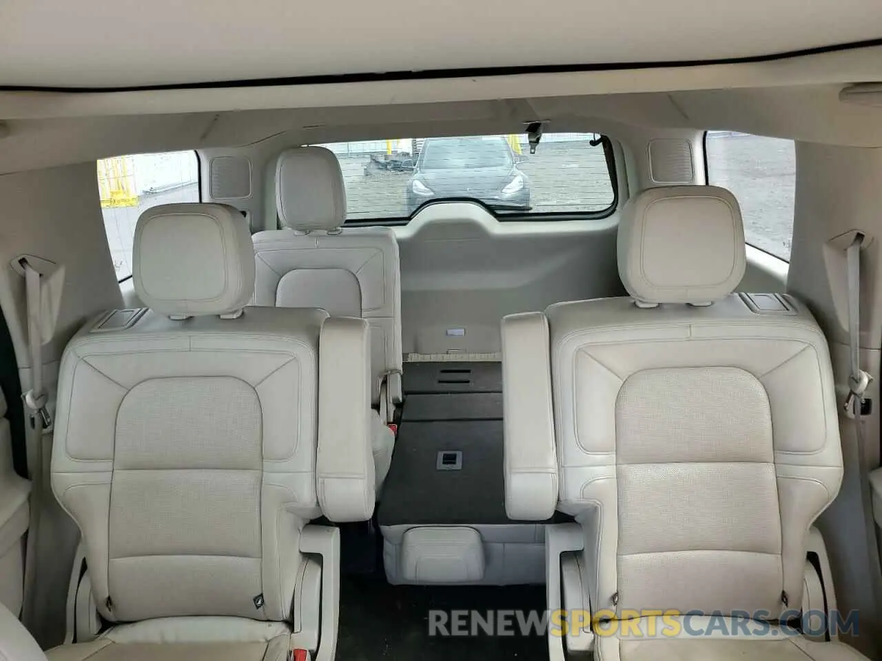10 Photograph of a damaged car 5LMJJ2LT5MEL13033 LINCOLN NAVIGATOR 2021