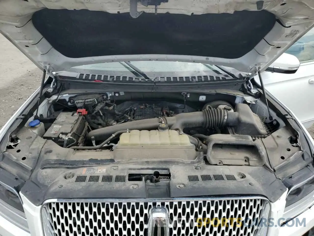 13 Photograph of a damaged car 5LMJJ2LT5MEL13033 LINCOLN NAVIGATOR 2021