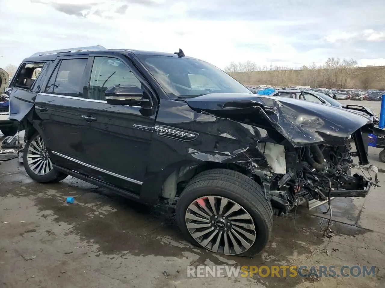4 Photograph of a damaged car 5LMJJ2LT8MEL06240 LINCOLN NAVIGATOR 2021