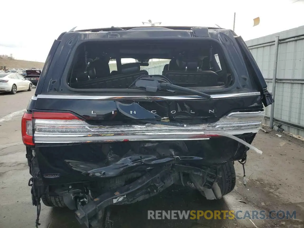 6 Photograph of a damaged car 5LMJJ2LT8MEL06240 LINCOLN NAVIGATOR 2021