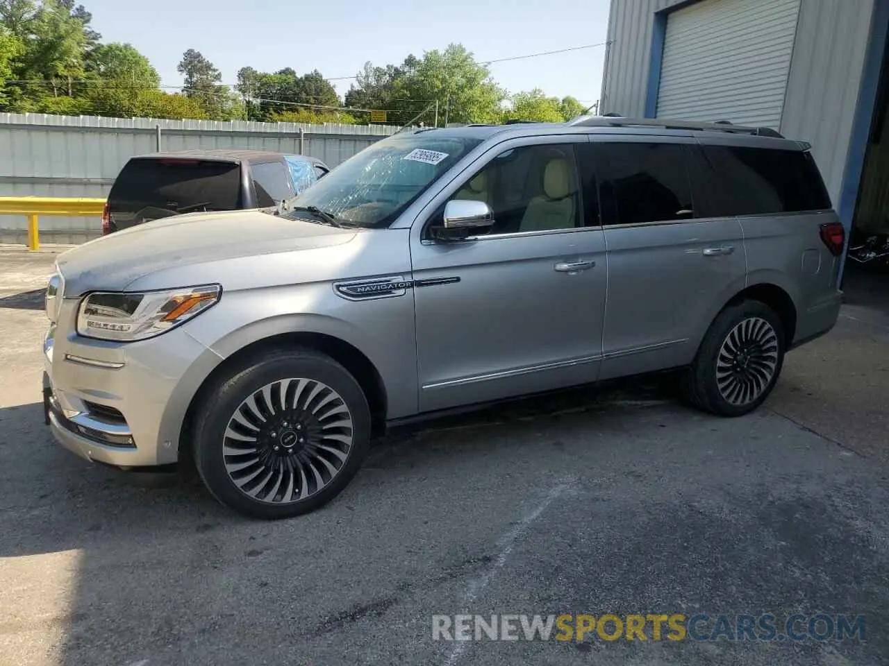 1 Photograph of a damaged car 5LMJJ2TT1MEL08380 LINCOLN NAVIGATOR 2021