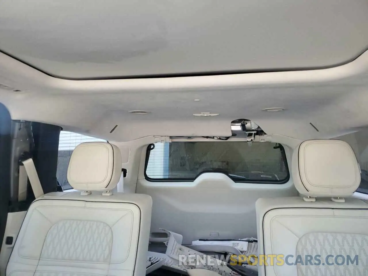 10 Photograph of a damaged car 5LMJJ2TT1MEL08380 LINCOLN NAVIGATOR 2021